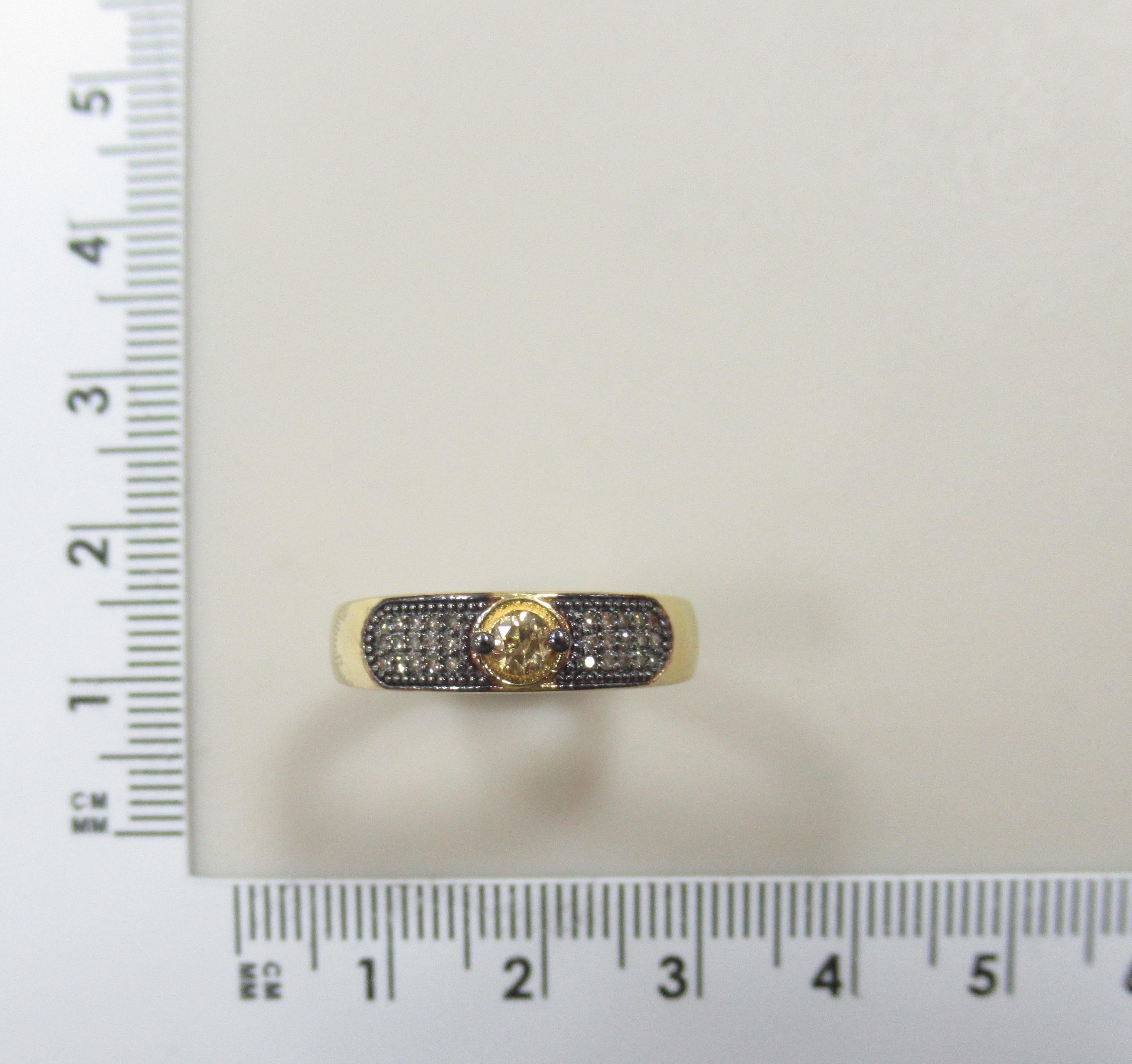 Серебряное кольцо с коньячными бриллиантами